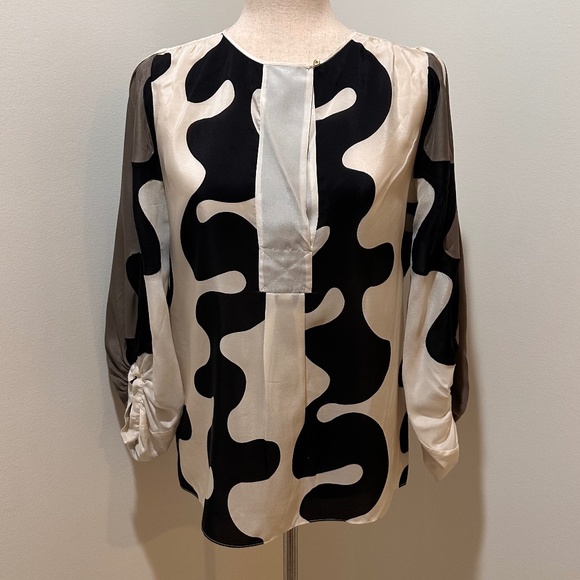Diane von Furstenberg (DVF) 100% Silk Blouse in Taupe, Black, and Cream - Size 4 - Picture 2 of 7